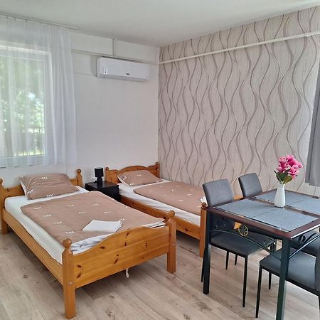 Nikolett Apartman Хайдусобосло Экстерьер фото