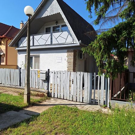 Nikolett Apartman Хайдусобосло Экстерьер фото