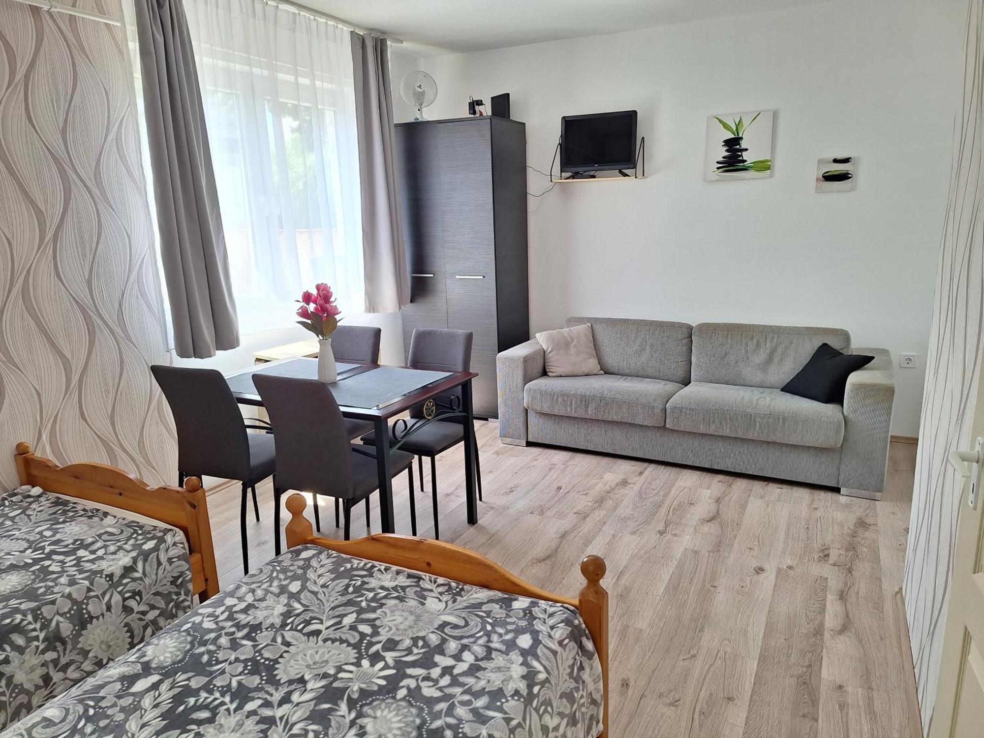 Nikolett Apartman Хайдусобосло Экстерьер фото