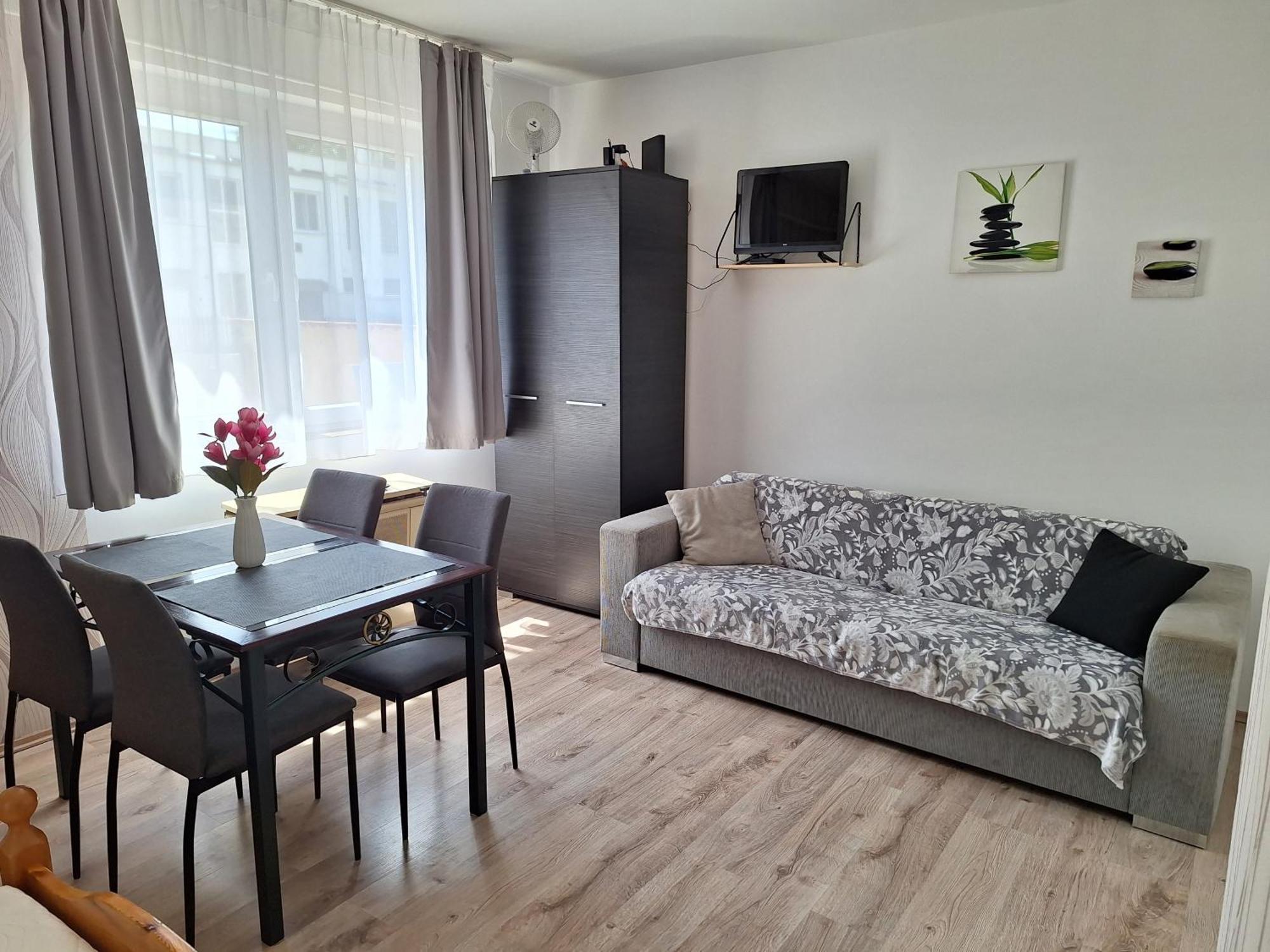 Nikolett Apartman Хайдусобосло Экстерьер фото