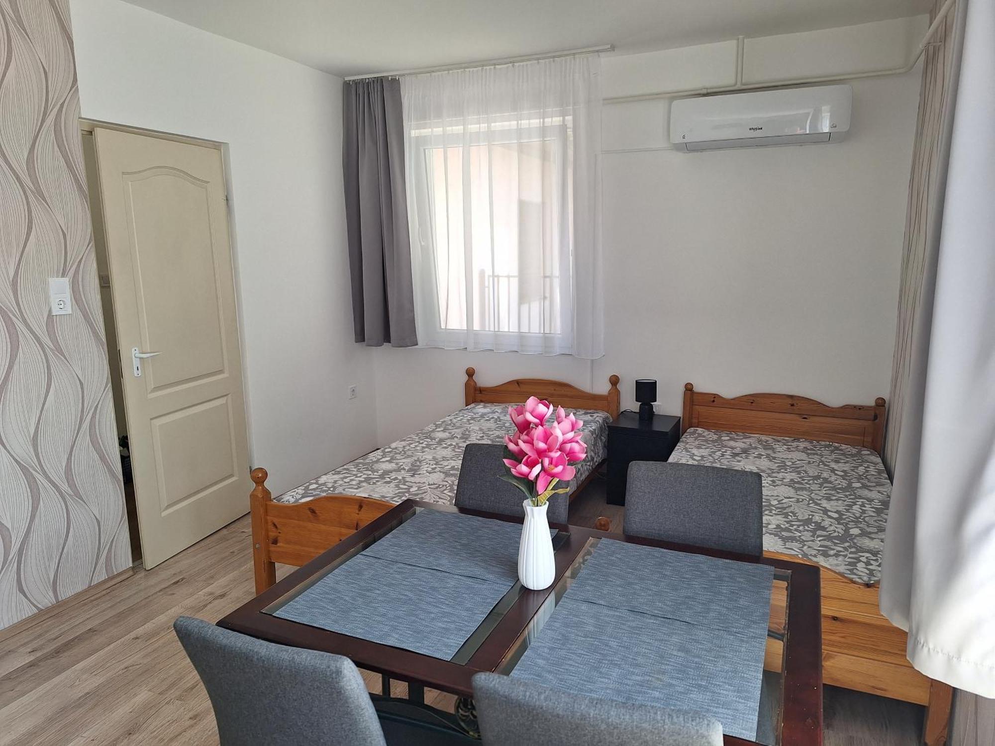 Nikolett Apartman Хайдусобосло Экстерьер фото