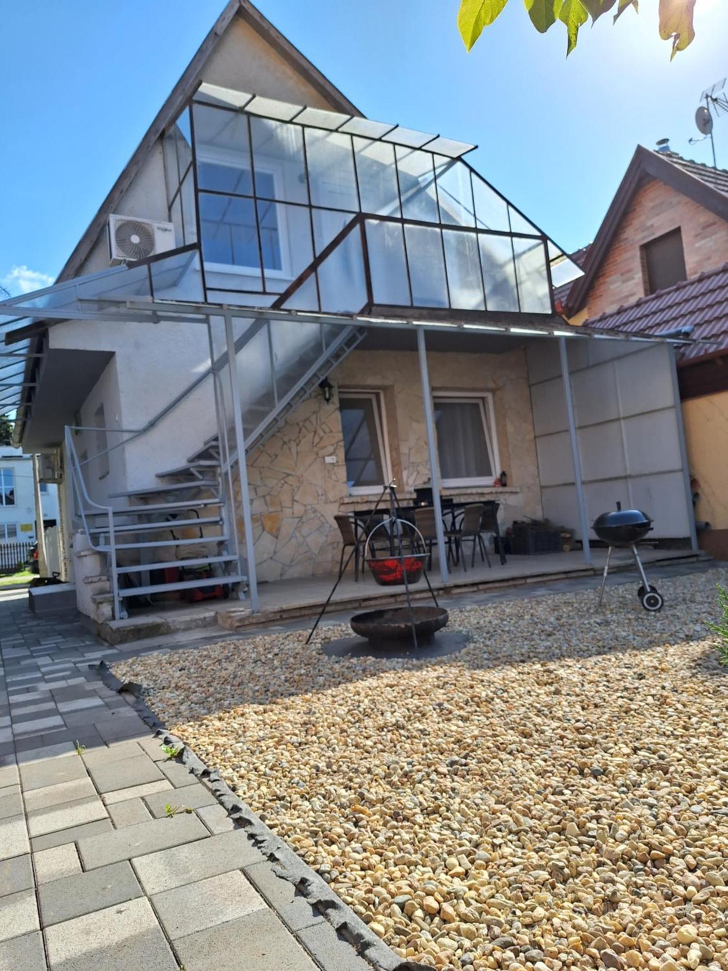 Nikolett Apartman Хайдусобосло Экстерьер фото